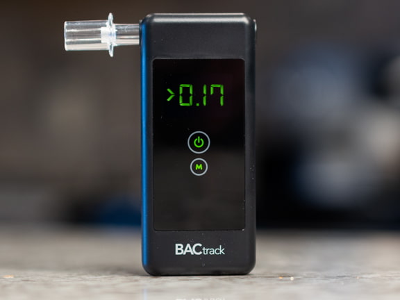 A breathalyzer displaying a 0.17 blood alcohol content which qualifies as super drunk in Michigan